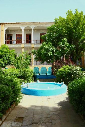 عکس خانه موتمن الاطبا