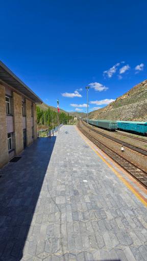 ایستگاه راه آهن رازی