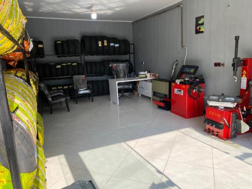 عکس لاستیک و باتری خادمی