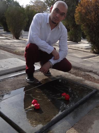 عکس آرامگاه بیژن جلالی