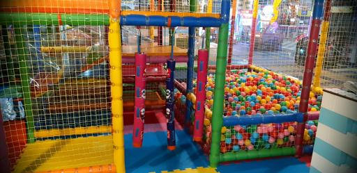 عکس شهربازی قلعه شادی (شعبه تورک مال)