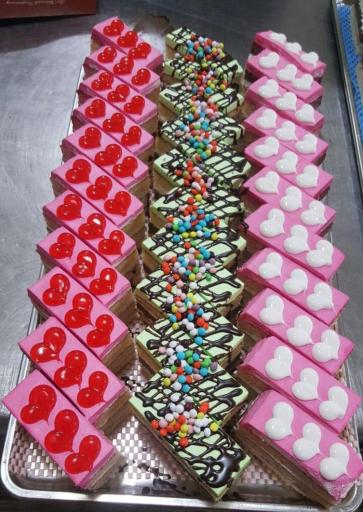 عکس شیرینی سرای عسل