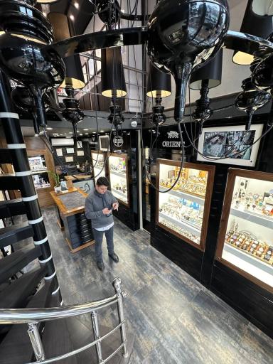 عکس فروشگاه ساعت رویای زمان