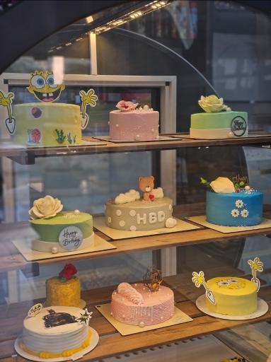 عکس نان و شیرینی لینا