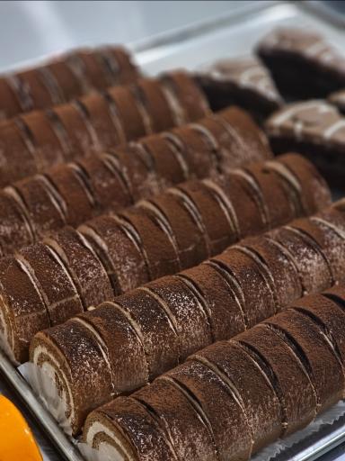 عکس نان و شیرینی لینا