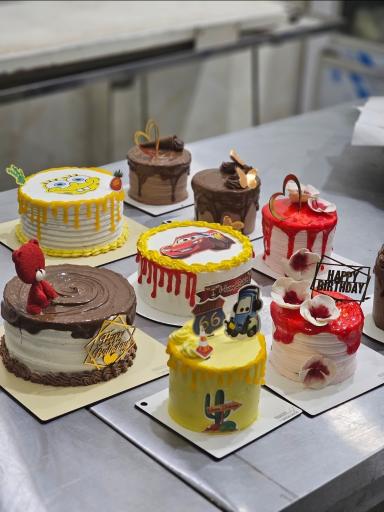 عکس نان و شیرینی لینا