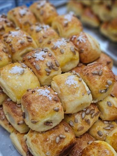 عکس نان و شیرینی لینا