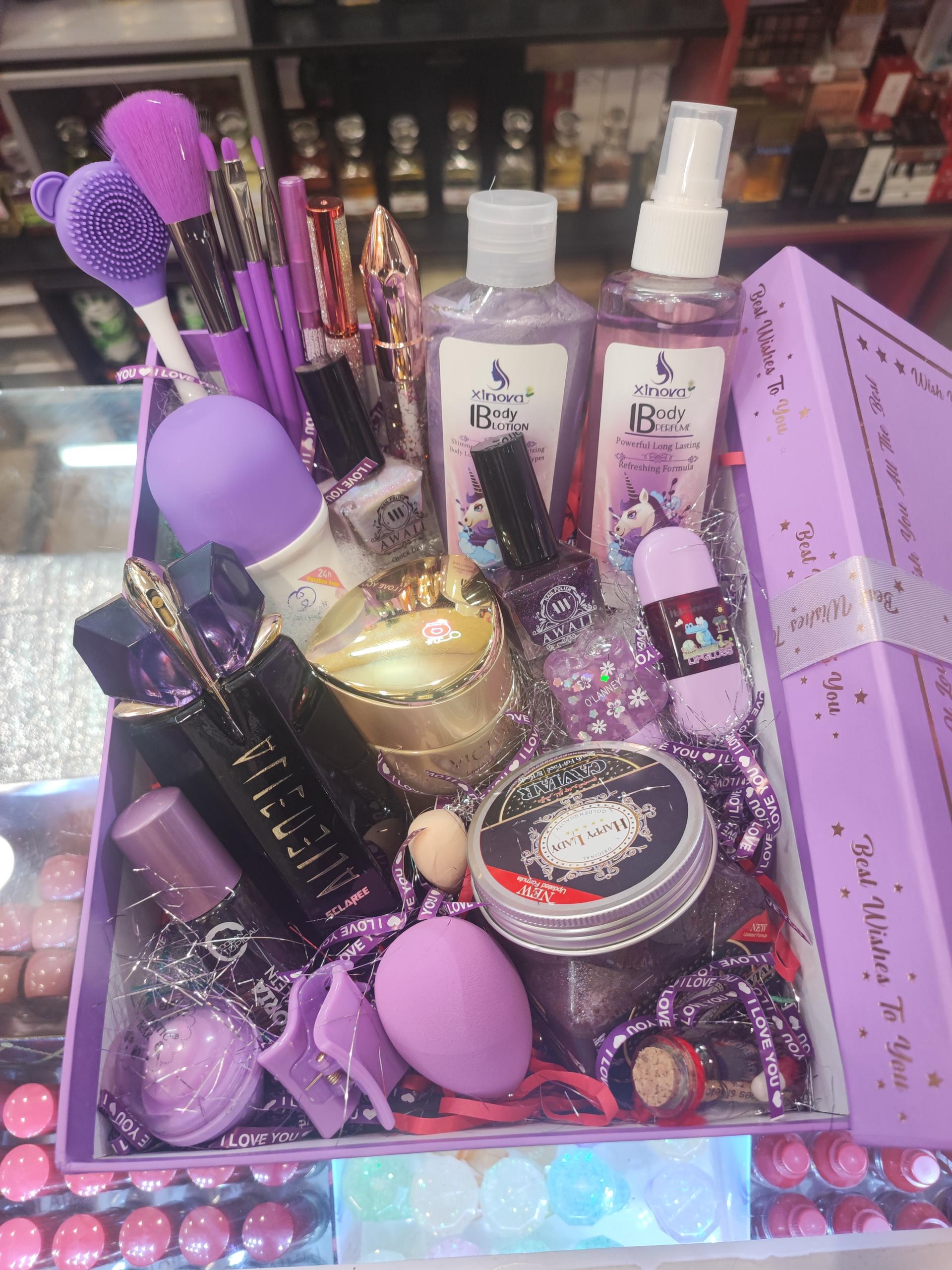 عکس عطر و لوازم آرایشی بهداشتی زیبا