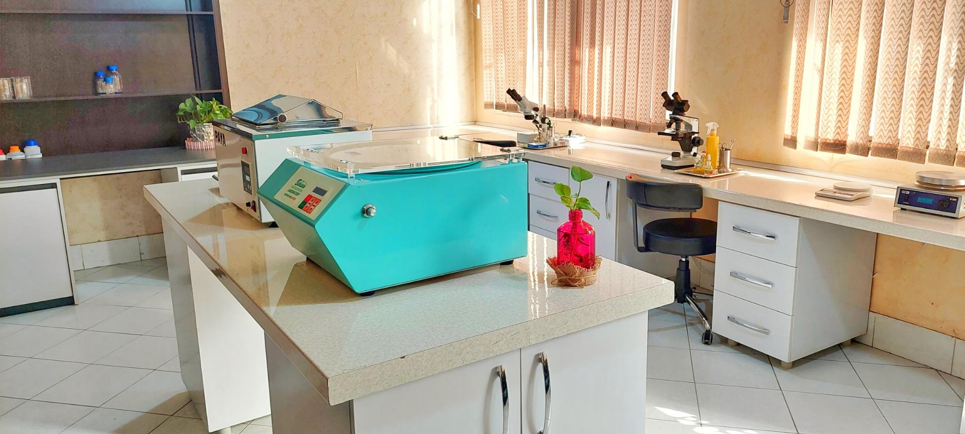 عکس کلینیک گیاهپزشکی فارمر