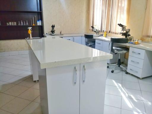 عکس کلینیک گیاهپزشکی فارمر