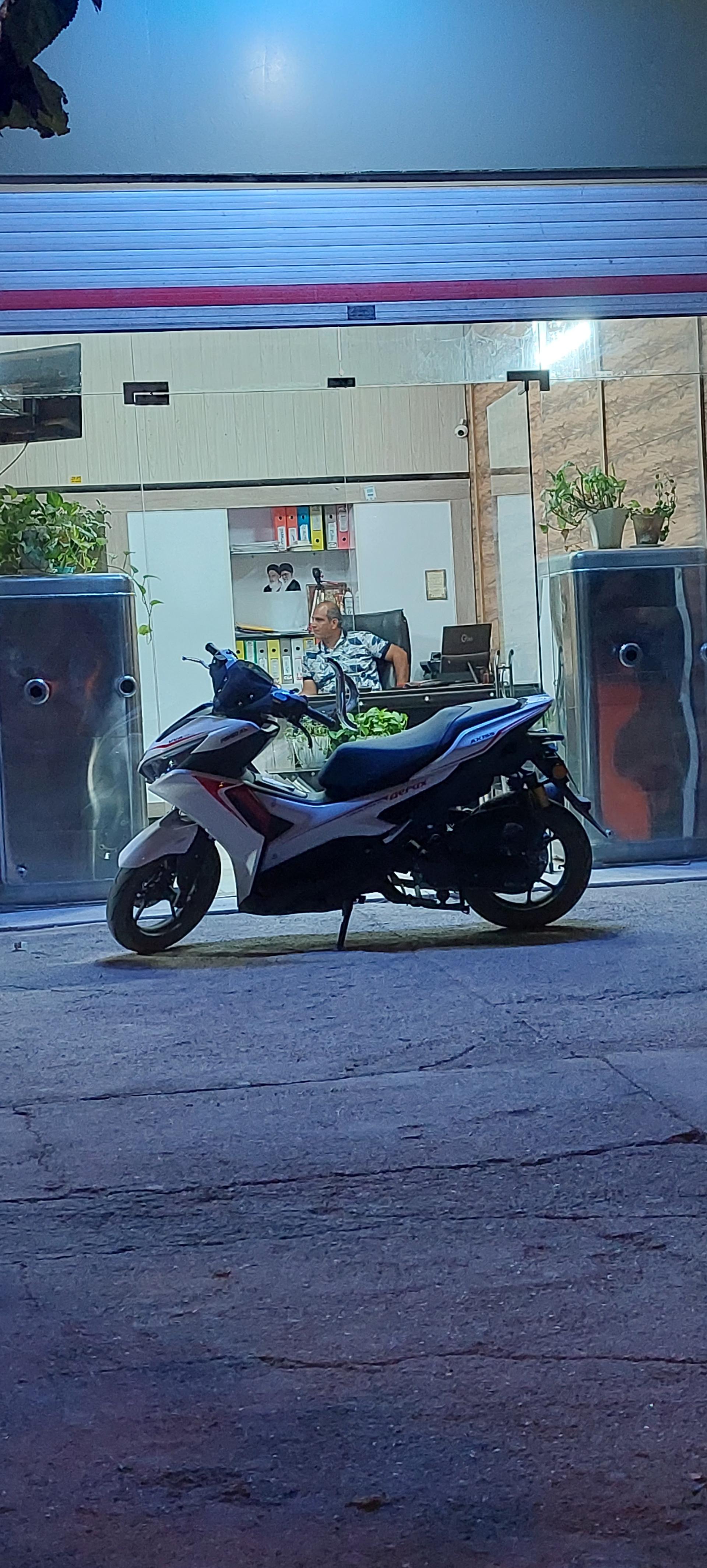 عکس مشاور املاک 