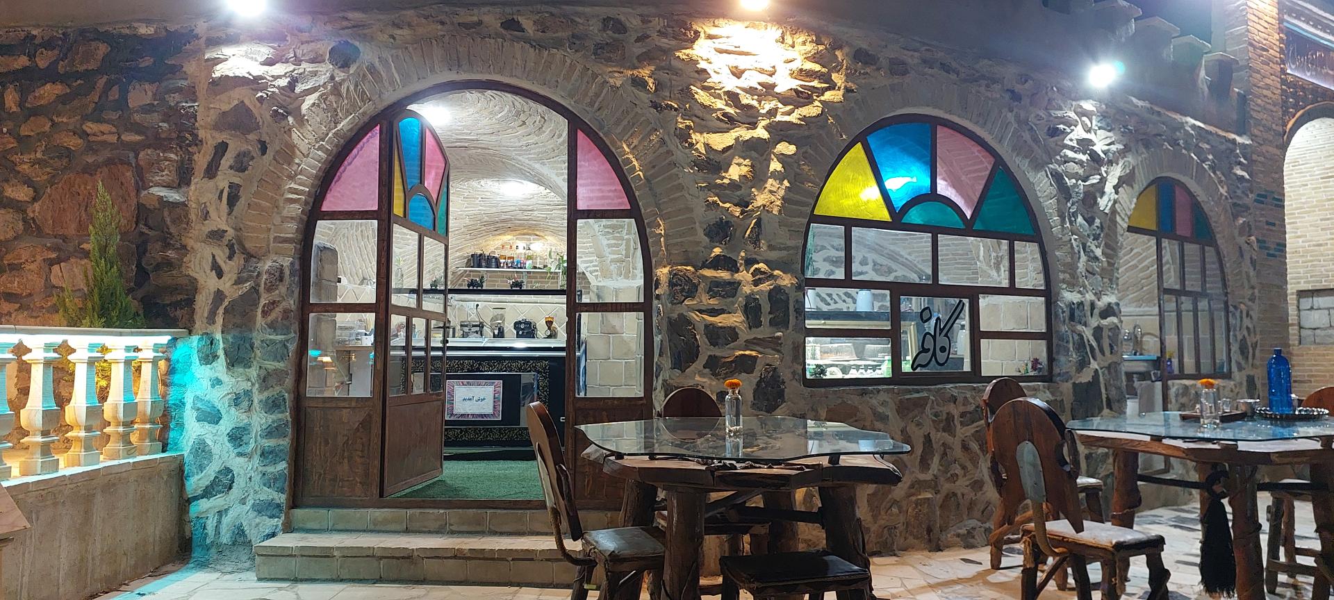 عکس باغ رستوران قلعه وداغ