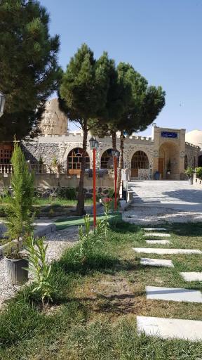 عکس باغ رستوران قلعه وداغ