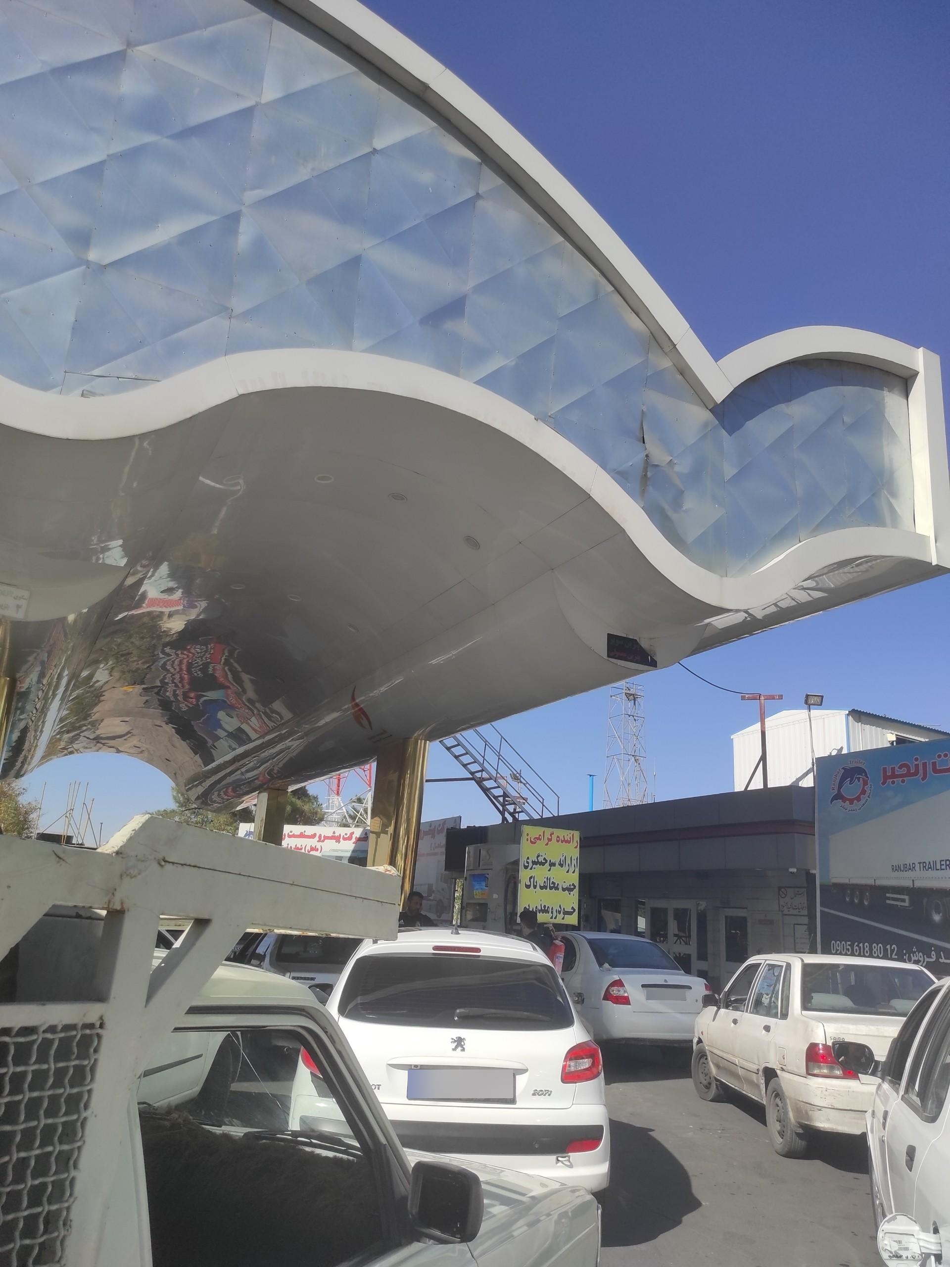 عکس پمپ بنزین و گاز CNG مالدار