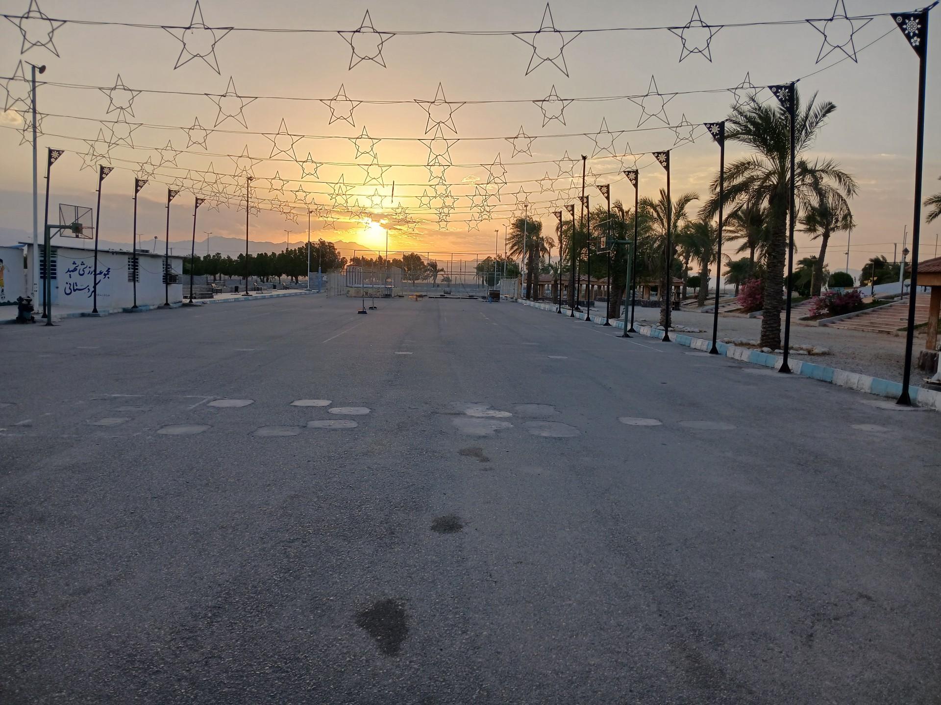 عکس زمین والیبال و تنیس روی میز 