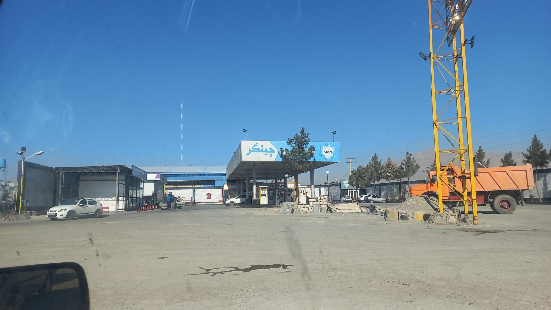 عکس پمپ بنزین