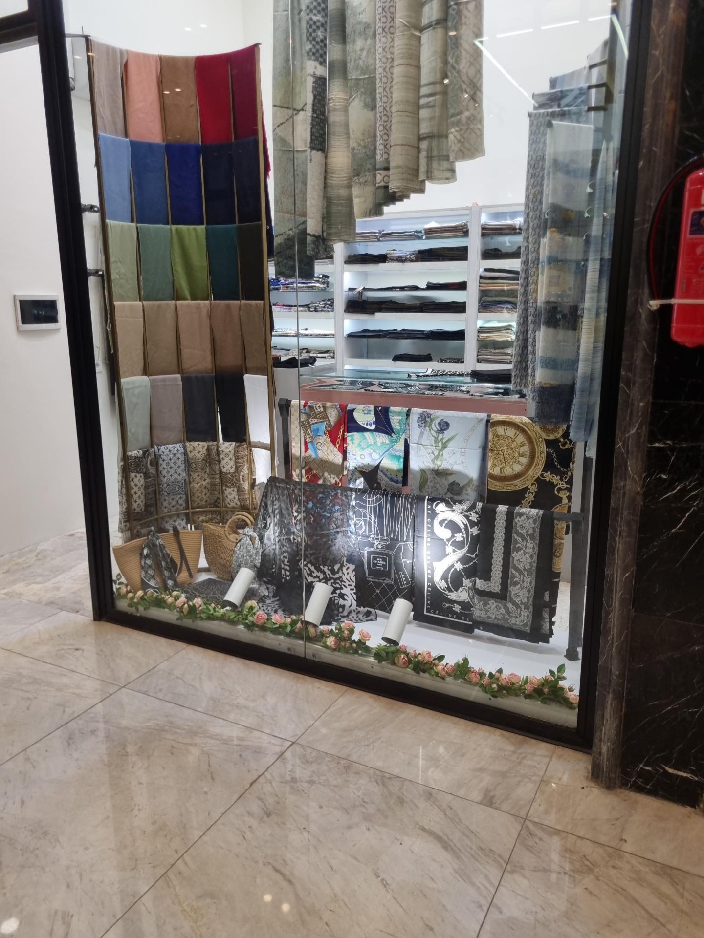 عکس فروشگاه شال و روسری ازکیٰ