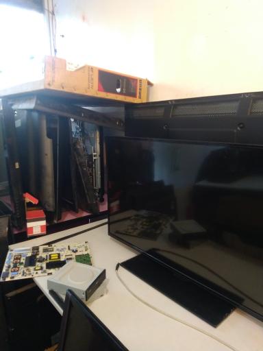 عکس تعمیرگاه تلویزیون مهران ابراهیمی