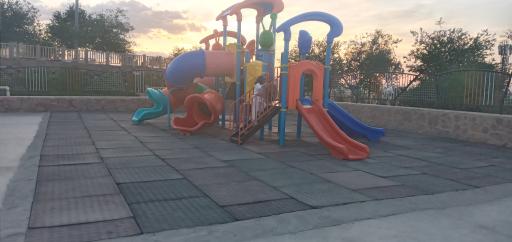 عکس زمین بازی کودکان