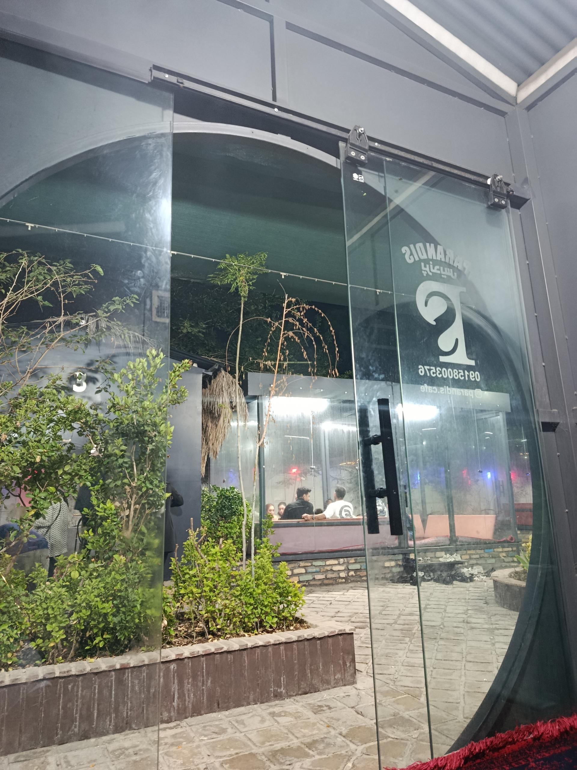 عکس سفره خانه سنتی پرندیس