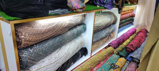 عکس پارچه سرای طاووس 