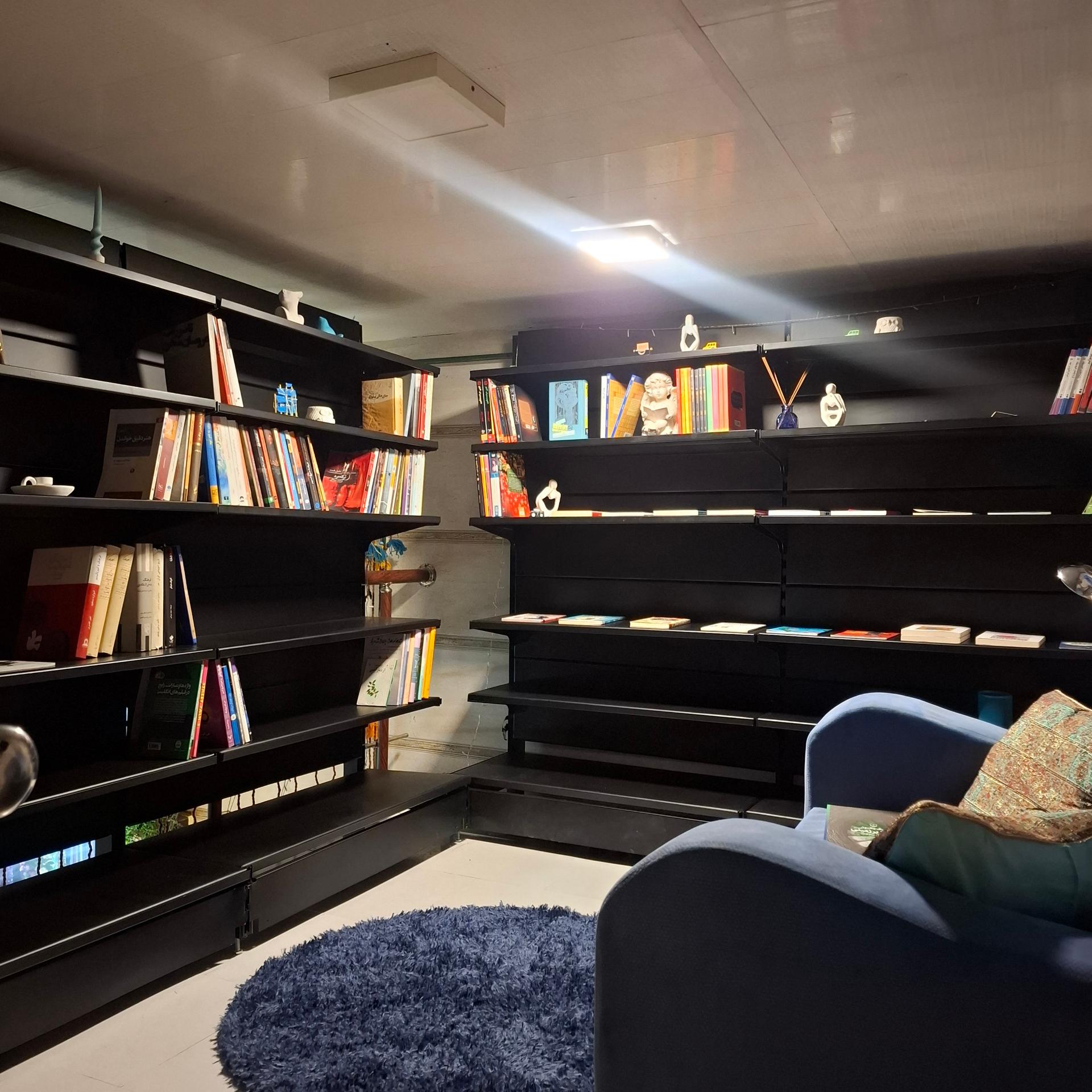 عکس کتابفروشی هدافکا