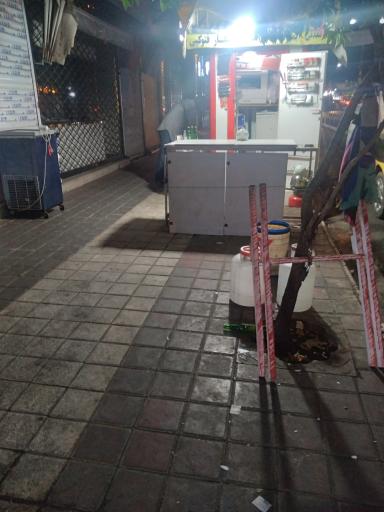 عکس دکه روزنامه فروشی احمد جمالی 