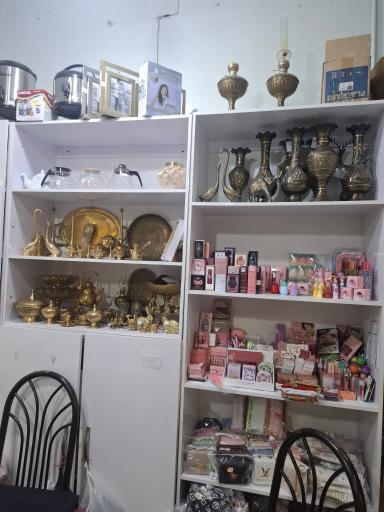 عکس فروشگاه دکوریجات برنجی