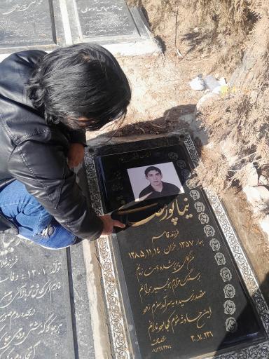 عکس مزار نیما پورمصداق