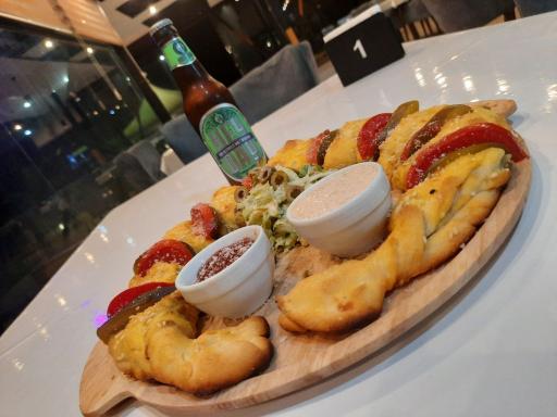 عکس کافه رستوران دیاکو