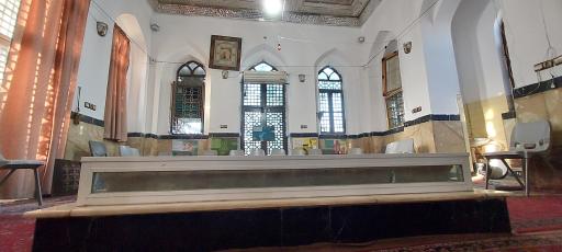 عکس آرامگاه شاعر صغیر اصفهانی