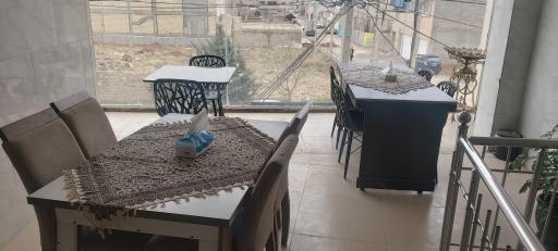 عکس رستوران بیرون بر بانو