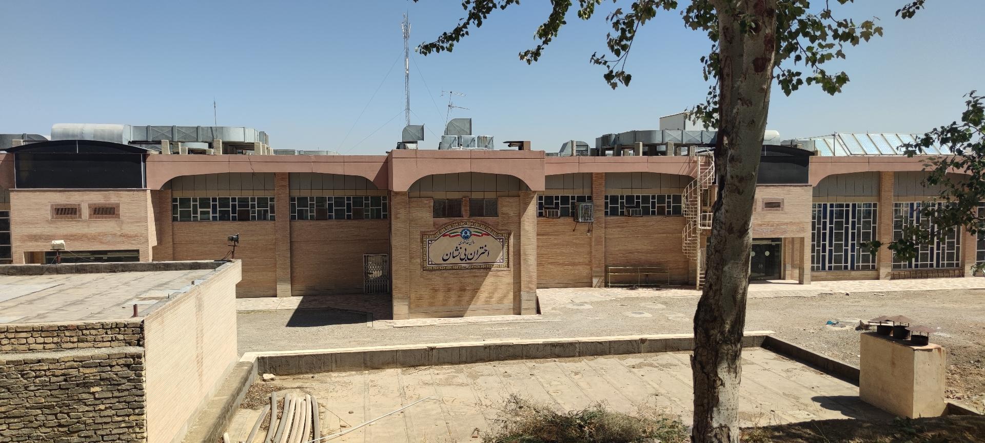 عکس سلف سرویس اختران بی نشان دانشگاه اصفهان