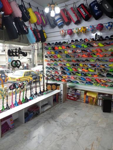 عکس فروشگاه ورزشی ۹۰