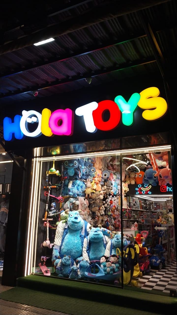 عکس فروشگاه اسباب بازی هولا تویز