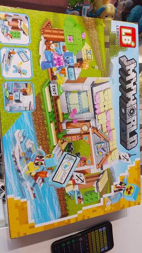 عکس فروشگاه اسباب بازی هولا تویز