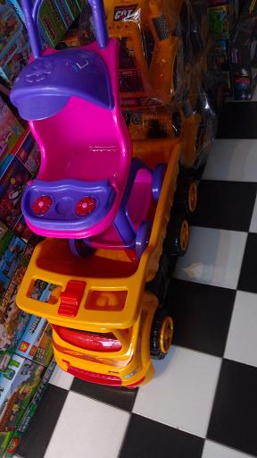 عکس فروشگاه اسباب بازی هولا تویز