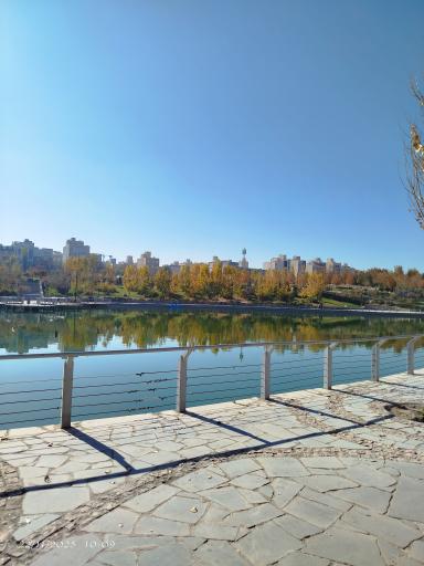 عکس دریاچه تفریحی