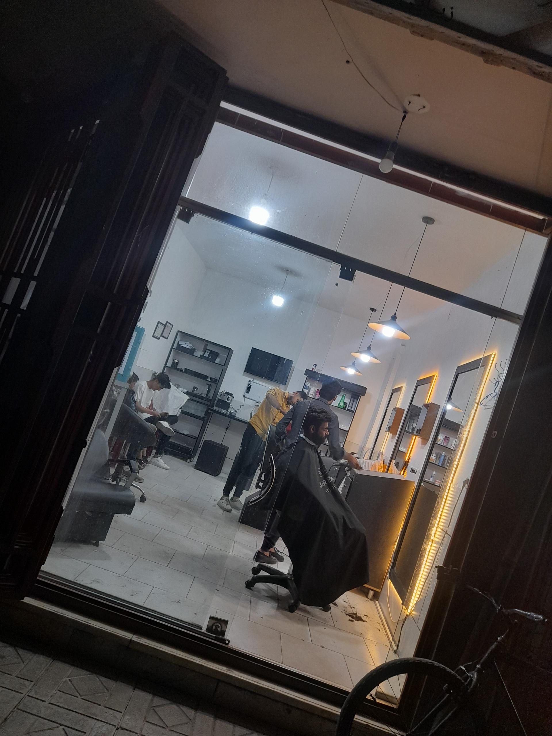 عکس آرایشگاه مردانه آقای جهانشانی 