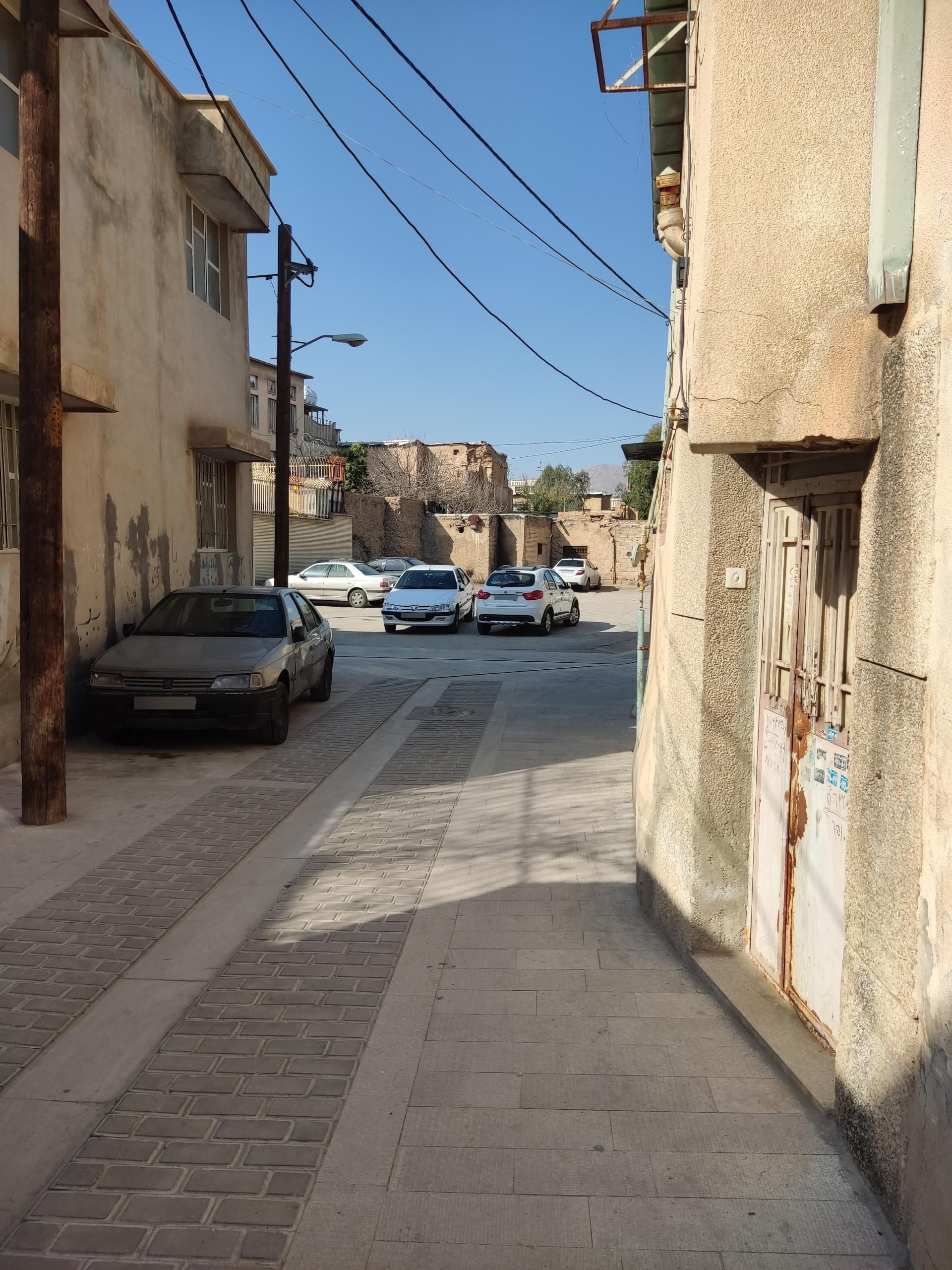 عکس پارکینگ محلی