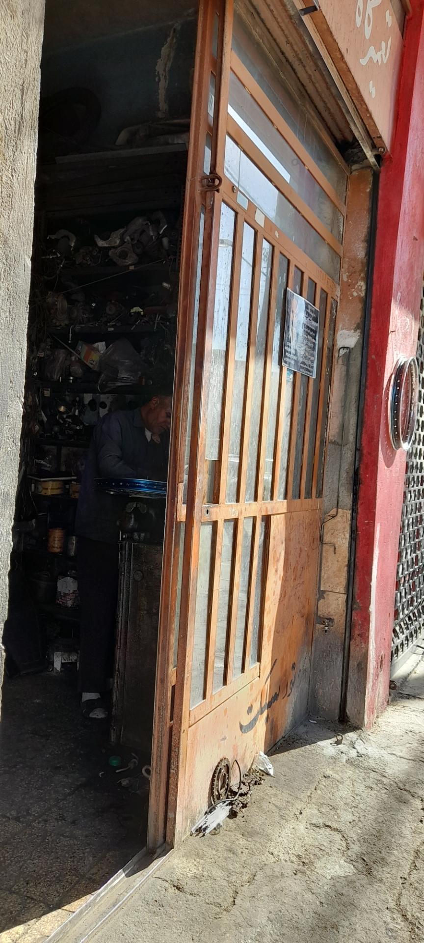 عکس تعمیرات موتورسیکلت بهرام