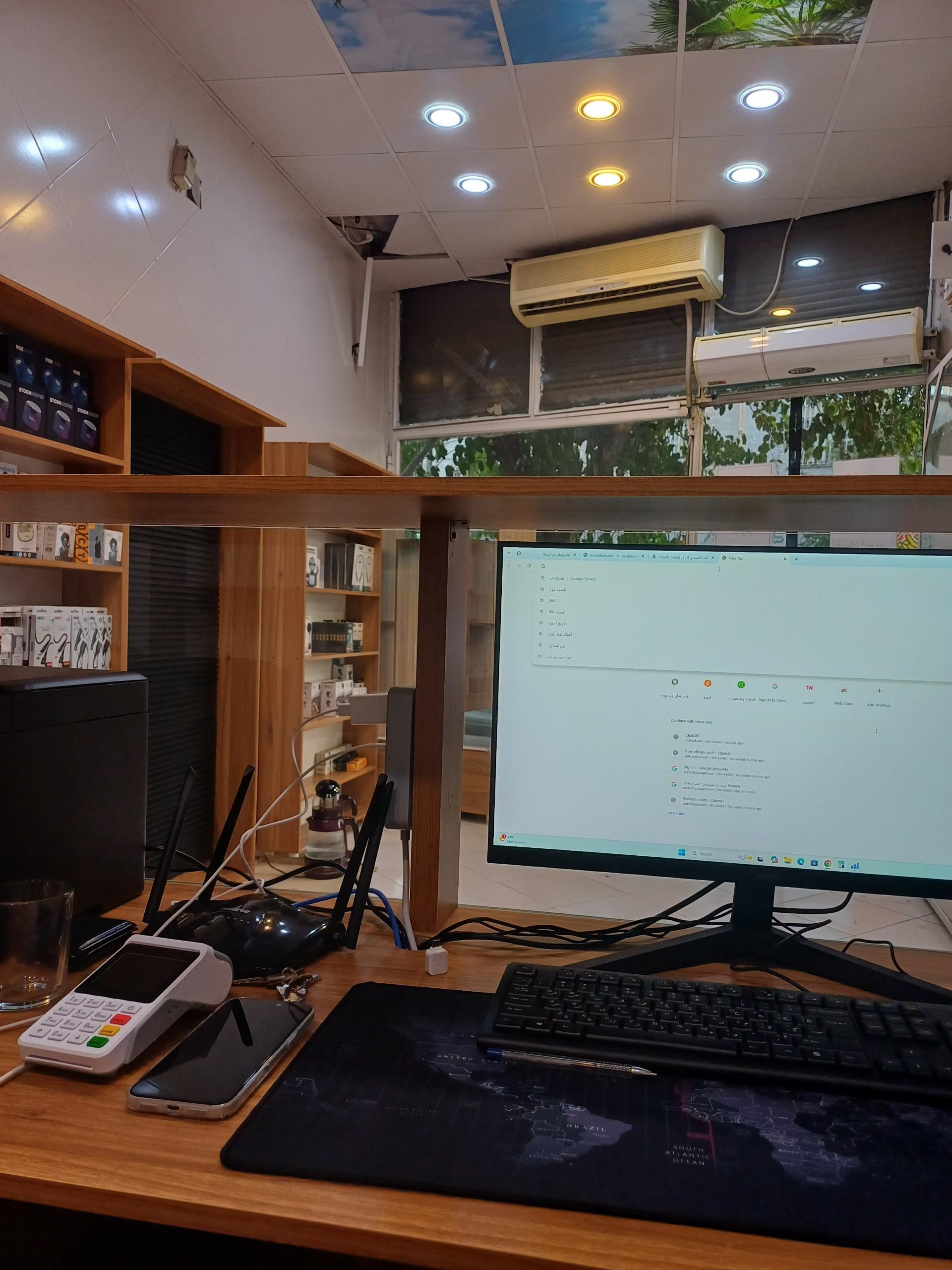 عکس موبایل و کافینت موبی نت