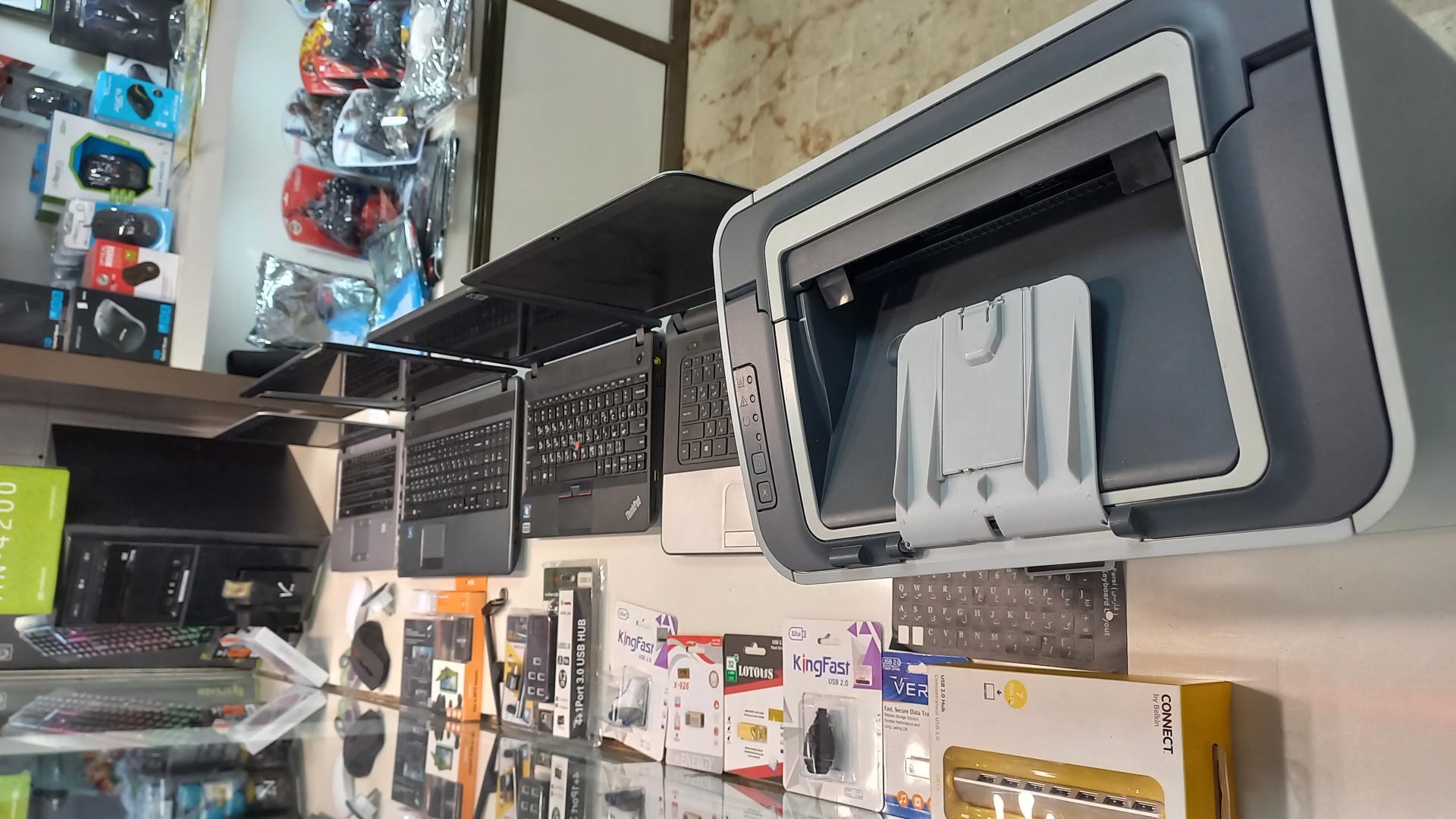 عکس فروشگاه کامپیوتری محمودی