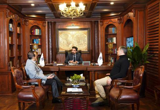 عکس دفتر مرکزی اروند رهگستران پویا