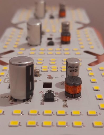 تولیدکننده و فروش انواع لامپ های LEDبا ضمانت ۱ ساله AZARNOOR