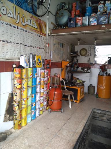 عکس تعویض روغنی و پنچرگیری حسنزاده