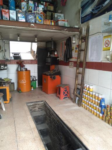 عکس تعویض روغنی و پنچرگیری حسنزاده