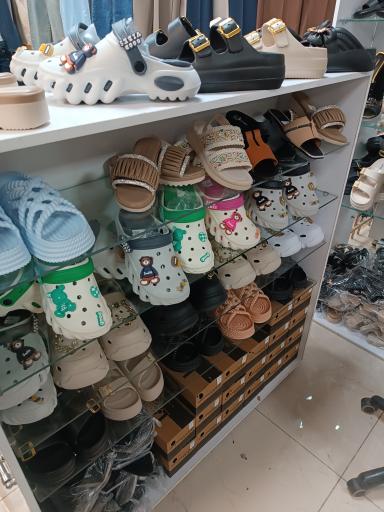 عکس فروشگاه کفش ژینو