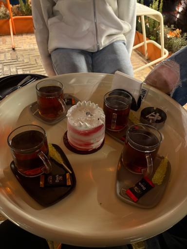 عکس عمارت رو‌برو