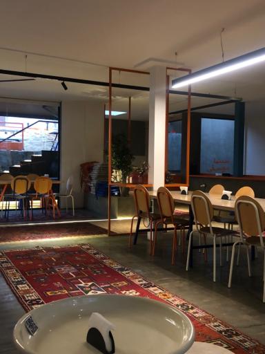 عکس عمارت رو‌برو